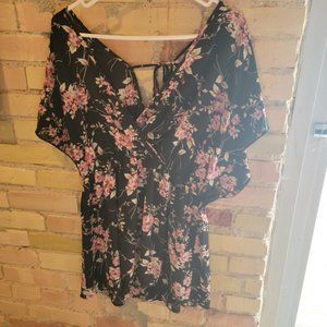 Feminine Floral V-Neck Tie back top - 2x